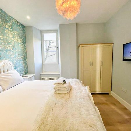 Apartamento Beautiful 2Br, Private Entry In Vibrant Leith Edimburgo Exterior foto