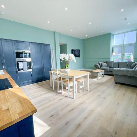 Apartamento Beautiful 2Br, Private Entry In Vibrant Leith Edimburgo Exterior foto