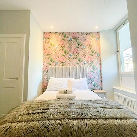 Apartamento Beautiful 2Br, Private Entry In Vibrant Leith Edimburgo Exterior foto