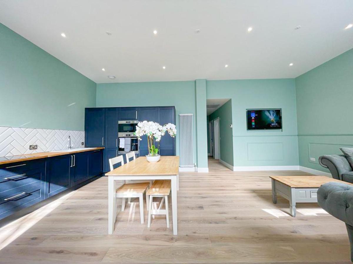 Apartamento Beautiful 2Br, Private Entry In Vibrant Leith Edimburgo Exterior foto