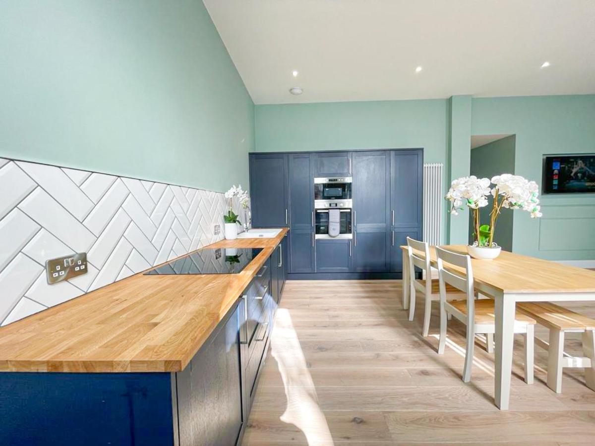 Apartamento Beautiful 2Br, Private Entry In Vibrant Leith Edimburgo Exterior foto