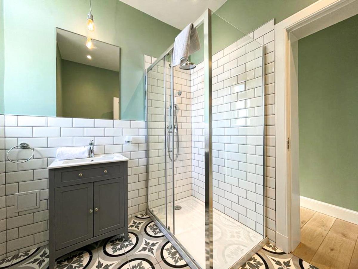 Apartamento Beautiful 2Br, Private Entry In Vibrant Leith Edimburgo Exterior foto